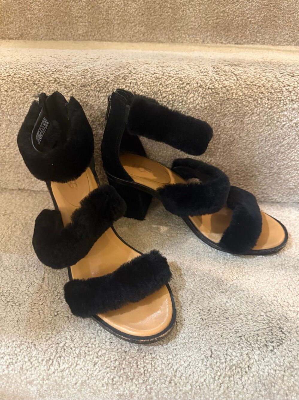 Ugg sandals sz 9